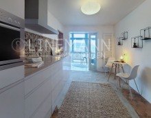 8-K�che-1 Wohnhaus, Einliegerwohnung & Doppelgaragen auf zwei Grundst�cken